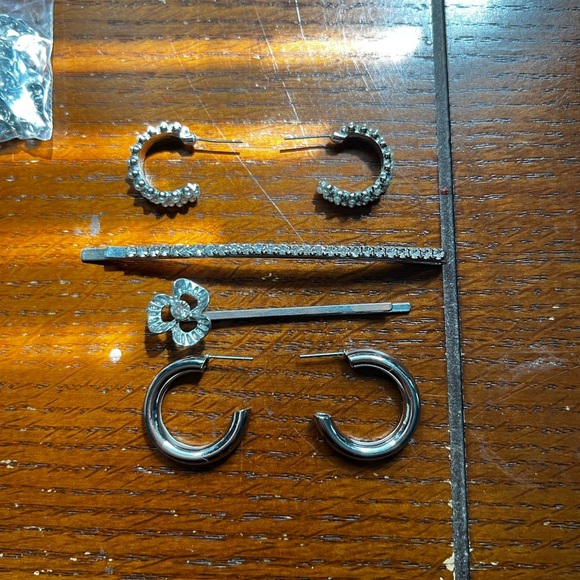 Bracelet & Earrings Bundle! - Picture 3 of 4